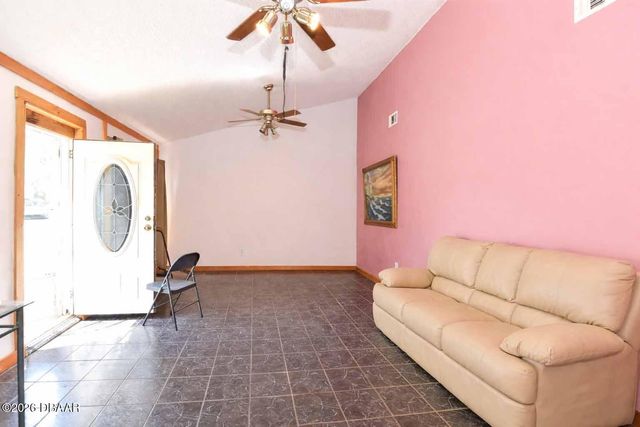 1014 W Samms Avenue, Port Orange, FL 32129