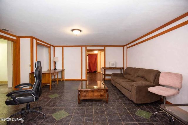 1014 W Samms Avenue, Port Orange, FL 32129