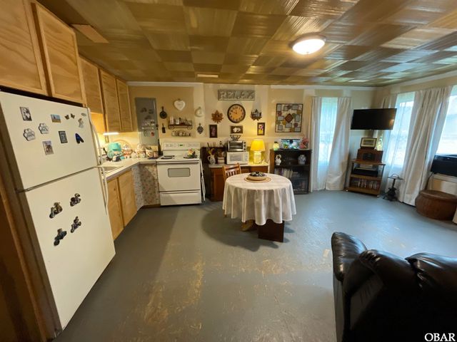 1101 W Kitty Hawk Road, Kitty Hawk, NC 27949