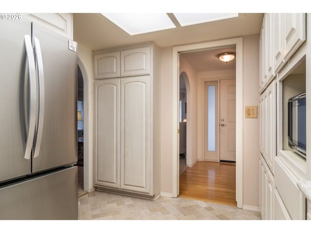 1213 Nw RIVERFRONT Dr, Roseburg, OR 97471