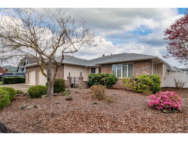 1213 Nw RIVERFRONT Dr, Roseburg, OR 97471