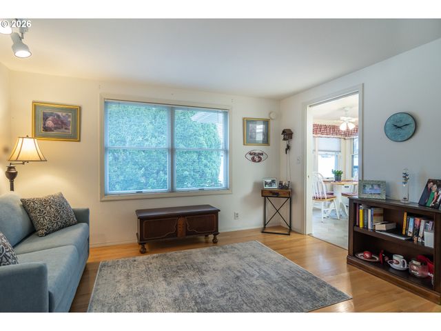 1213 Nw RIVERFRONT Dr, Roseburg, OR 97471