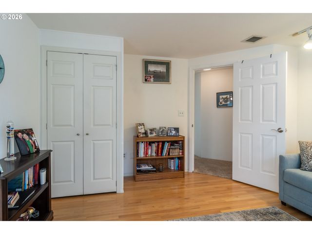 1213 Nw RIVERFRONT Dr, Roseburg, OR 97471