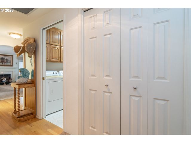 1213 Nw RIVERFRONT Dr, Roseburg, OR 97471