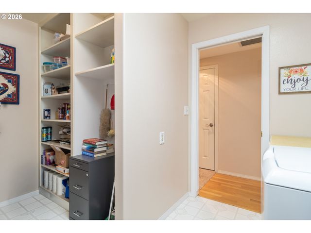 1213 Nw RIVERFRONT Dr, Roseburg, OR 97471