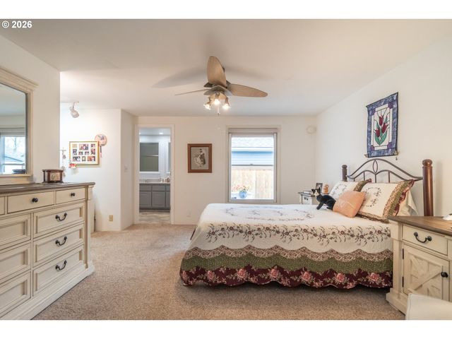 1213 Nw RIVERFRONT Dr, Roseburg, OR 97471