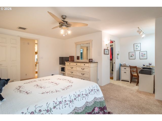 1213 Nw RIVERFRONT Dr, Roseburg, OR 97471