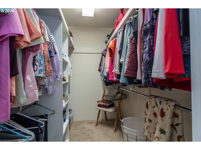 1213 Nw RIVERFRONT Dr, Roseburg, OR 97471