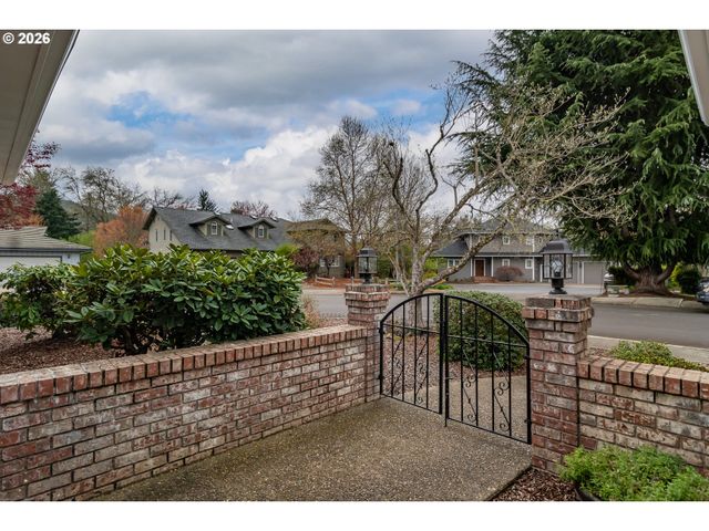 1213 Nw RIVERFRONT Dr, Roseburg, OR 97471