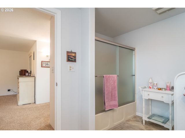 1213 Nw RIVERFRONT Dr, Roseburg, OR 97471