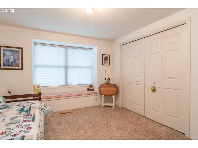 1213 Nw RIVERFRONT Dr, Roseburg, OR 97471