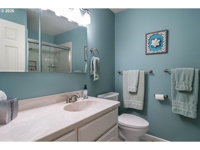 1213 Nw RIVERFRONT Dr, Roseburg, OR 97471