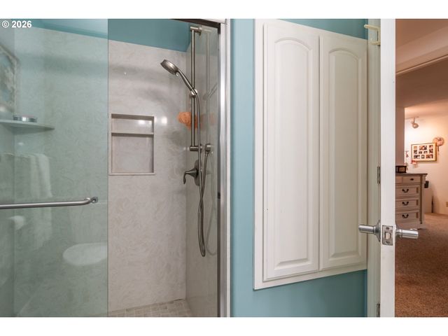 1213 Nw RIVERFRONT Dr, Roseburg, OR 97471