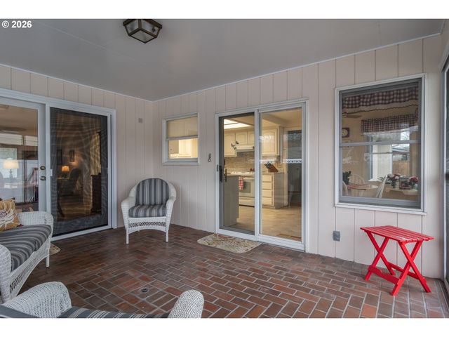 1213 Nw RIVERFRONT Dr, Roseburg, OR 97471