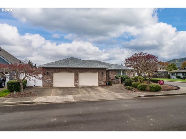 1213 Nw RIVERFRONT Dr, Roseburg, OR 97471