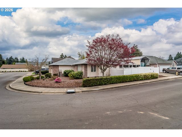 1213 Nw RIVERFRONT Dr, Roseburg, OR 97471