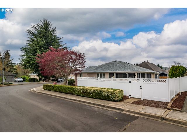 1213 Nw RIVERFRONT Dr, Roseburg, OR 97471