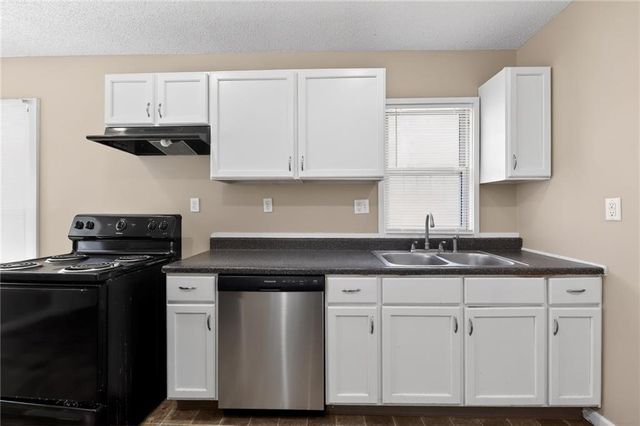 8219 Wayne Avenue, Kansas City, MO 64131