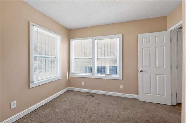 8219 Wayne Avenue, Kansas City, MO 64131