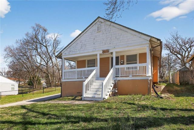 8219 Wayne Avenue, Kansas City, MO 64131