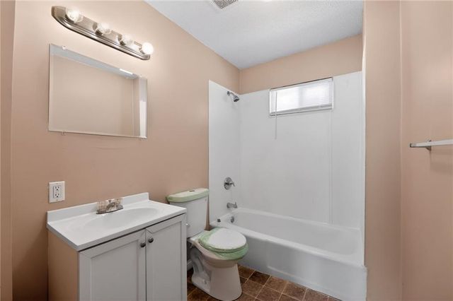 8219 Wayne Avenue, Kansas City, MO 64131