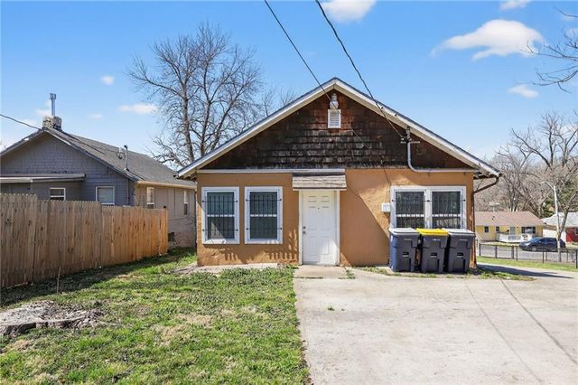 8219 Wayne Avenue, Kansas City, MO 64131