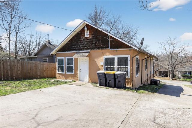 8219 Wayne Avenue, Kansas City, MO 64131