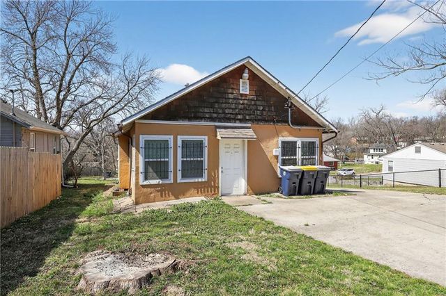 8219 Wayne Avenue, Kansas City, MO 64131