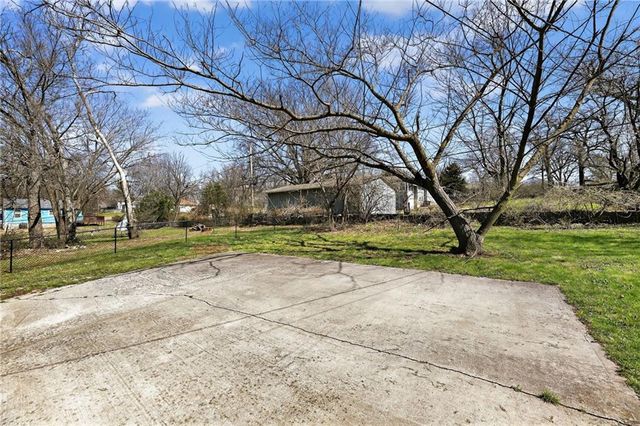 8219 Wayne Avenue, Kansas City, MO 64131