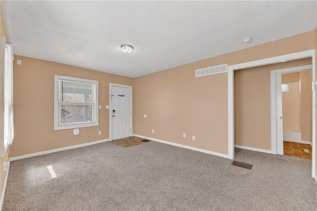 8219 Wayne Avenue, Kansas City, MO 64131