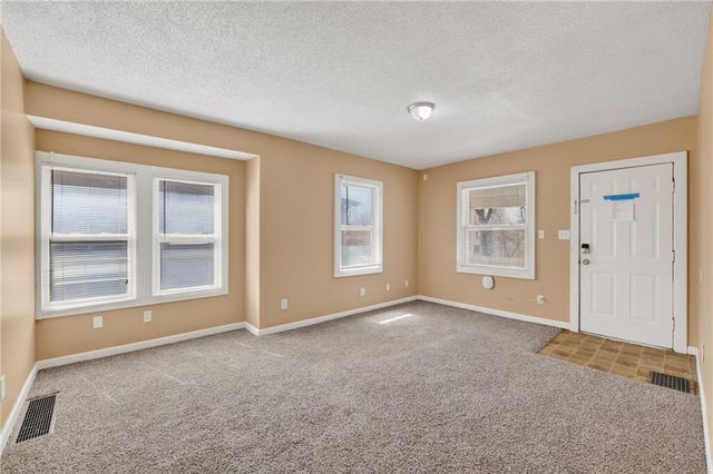 8219 Wayne Avenue, Kansas City, MO 64131