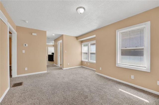 8219 Wayne Avenue, Kansas City, MO 64131