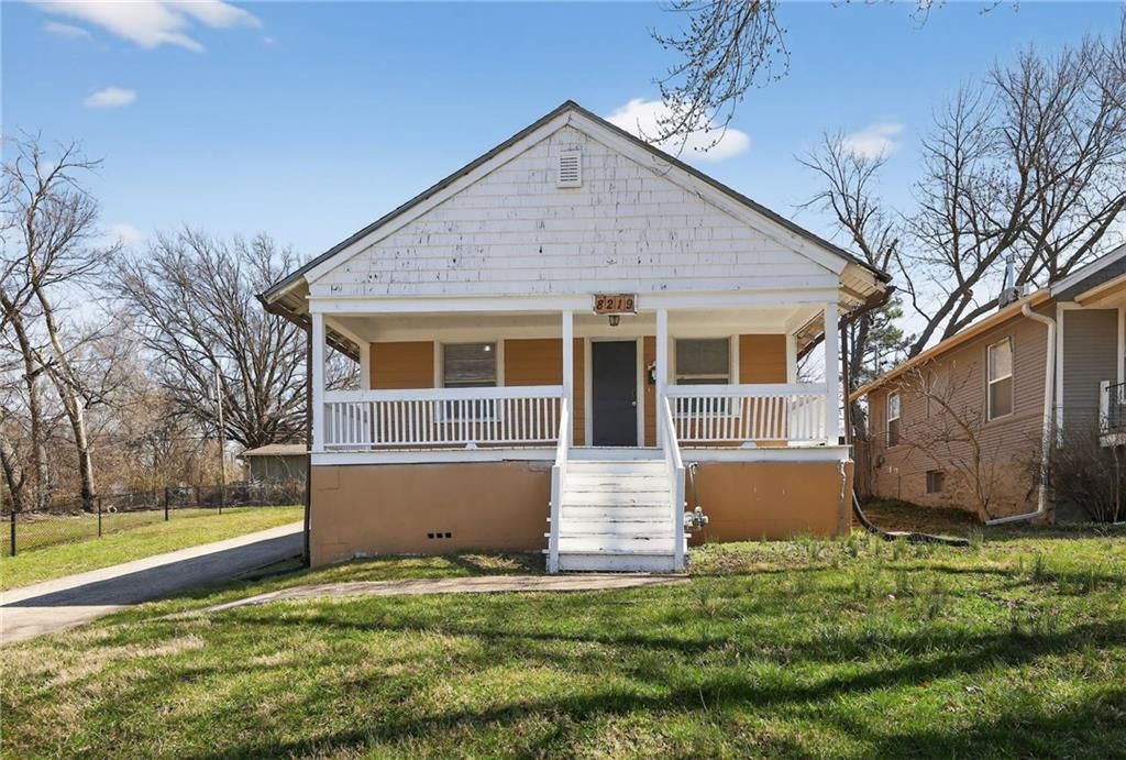 8219 Wayne Avenue, Kansas City, MO 64131