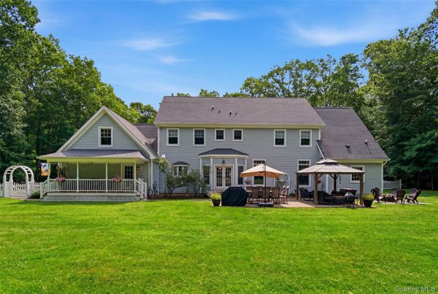 17 Forrest Drive, Lloyd Neck, NY 11743