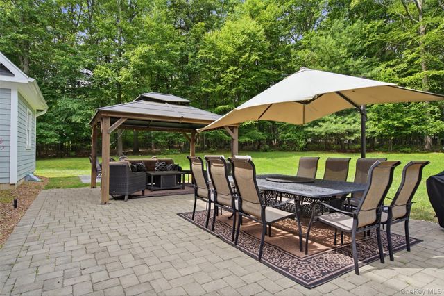 17 Forrest Drive, Lloyd Neck, NY 11743