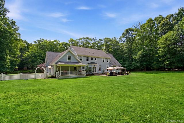 17 Forrest Drive, Lloyd Neck, NY 11743