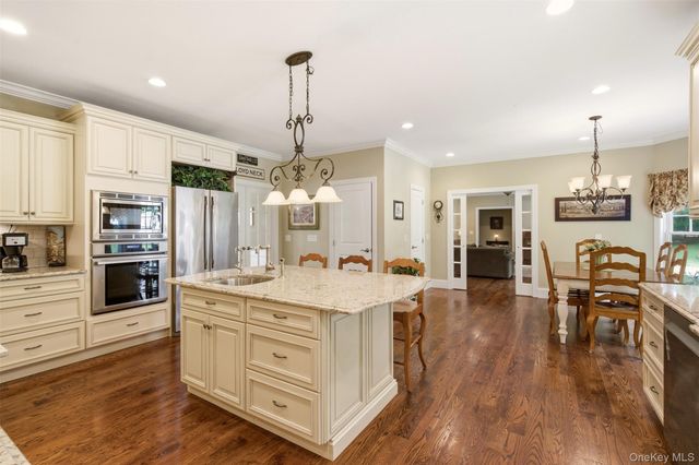 17 Forrest Drive, Lloyd Neck, NY 11743
