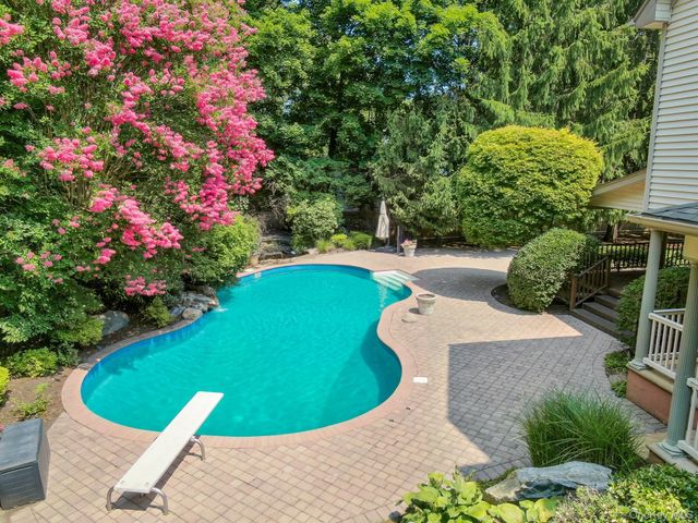811 Canal Road, Mount Sinai, NY 11766