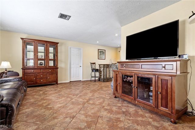 3802 SE 4th AVE, Cape Coral, FL 33904