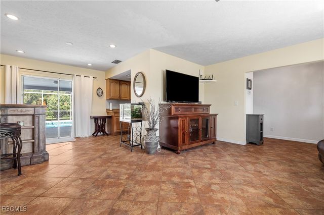 3802 SE 4th AVE, Cape Coral, FL 33904