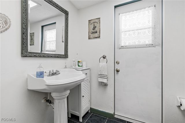 3802 SE 4th AVE, Cape Coral, FL 33904