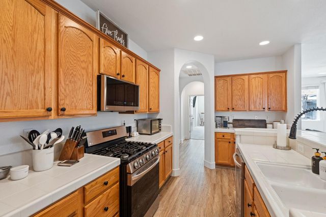 2916 N Platte Way, Sacramento, CA 95835