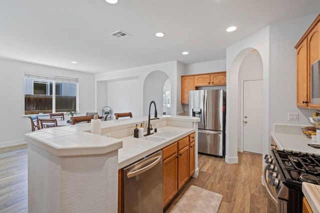 2916 N Platte Way, Sacramento, CA 95835