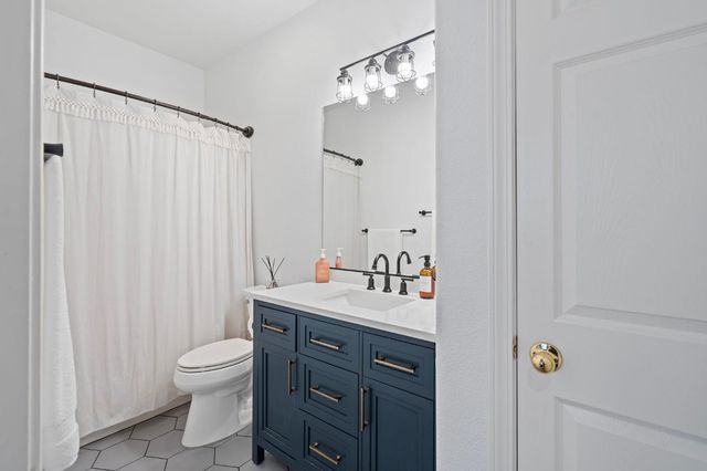 2916 N Platte Way, Sacramento, CA 95835