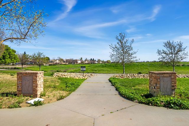 2916 N Platte Way, Sacramento, CA 95835