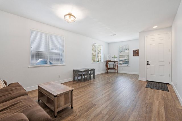 2916 N Platte Way, Sacramento, CA 95835