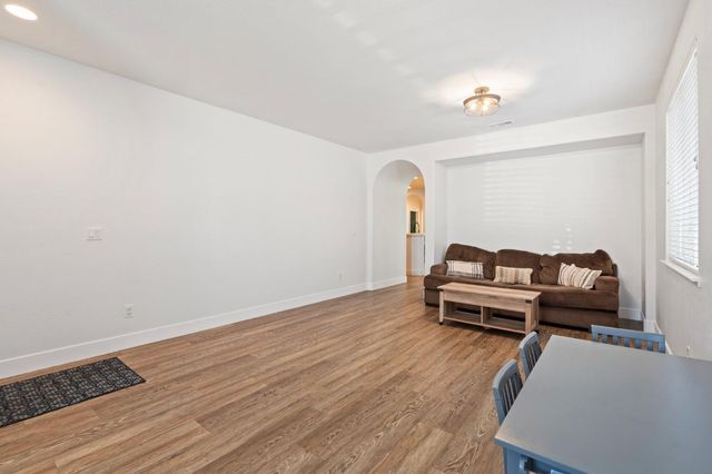 2916 N Platte Way, Sacramento, CA 95835