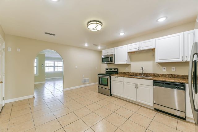 11 Lyncrest Drive, Galveston, TX 77550