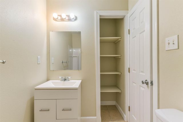 11 Lyncrest Drive, Galveston, TX 77550