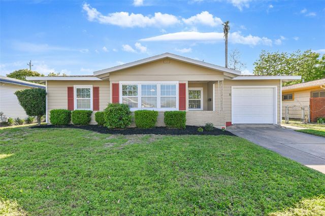 11 Lyncrest Drive, Galveston, TX 77550